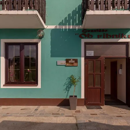 Ob Ribniku 招待所 3*